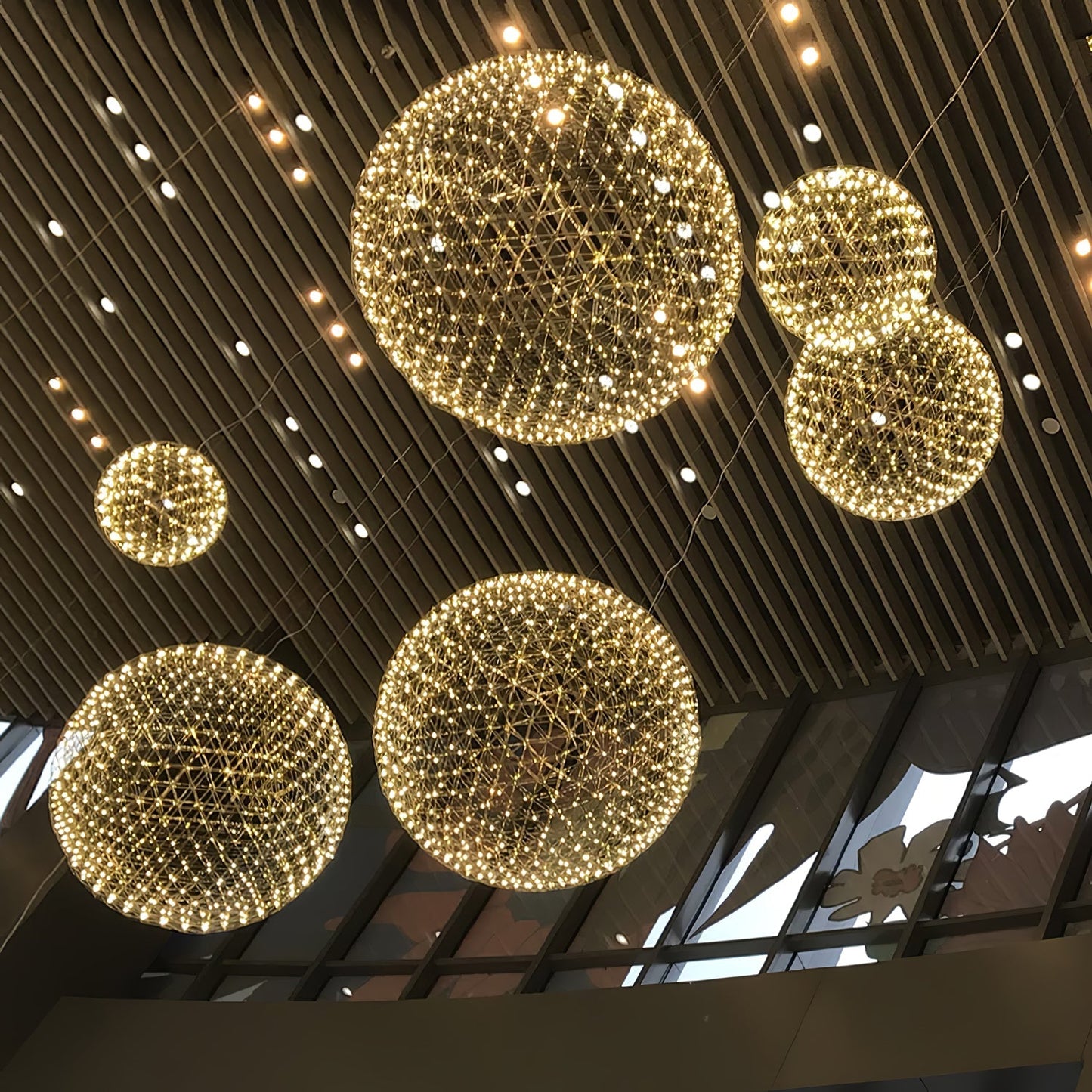 LED Hanglamp Bol Zilver Sfeerverlichting Moderne Lichtbol met Dimbare Lichtpunten Transparante Kristalbol Decoratief Scandinavisch Warm Wit Industrieel Design Interieurlamp