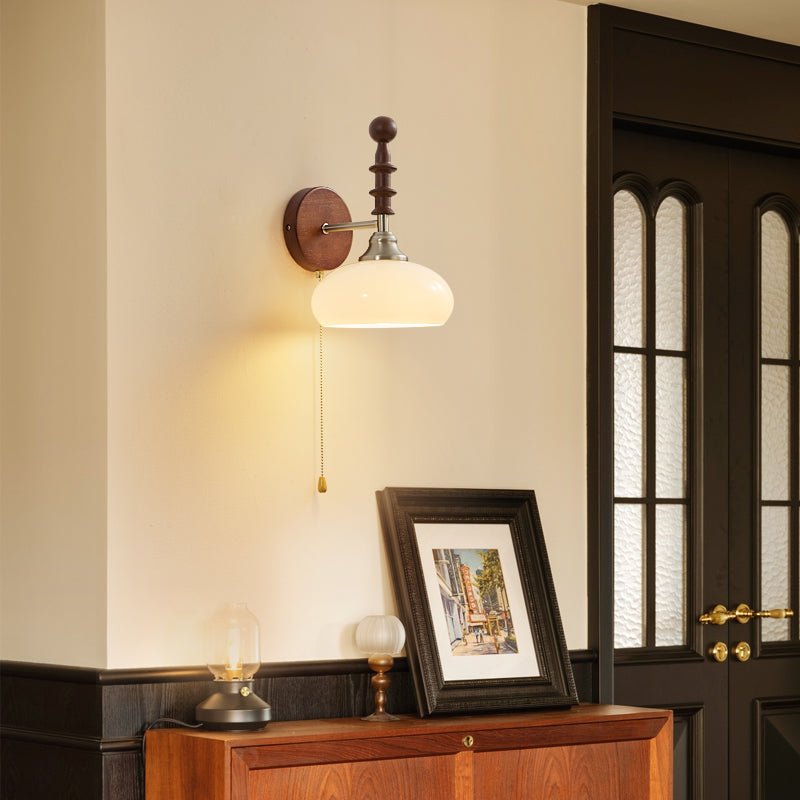 Vintage Wandlamp Met Trekkoord, Walnoot Houten Wandplaat En Opaalglazen Kap