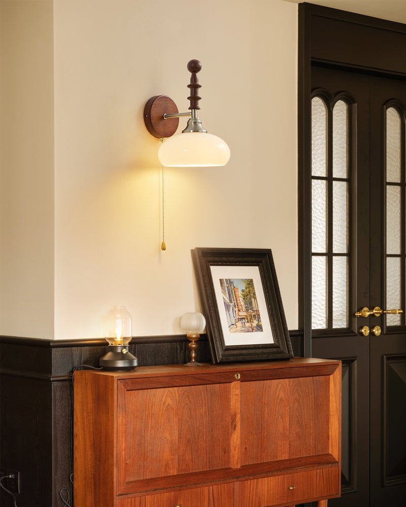 Vintage Wandlamp Met Trekkoord, Walnoot Houten Wandplaat En Opaalglazen Kap