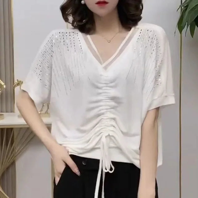 V-Hals Blouse met Strik en Elegant Design