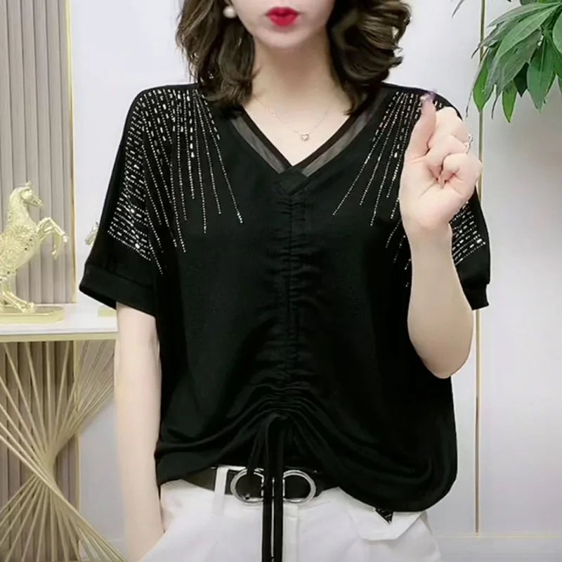 V-Hals Blouse met Strik en Elegant Design