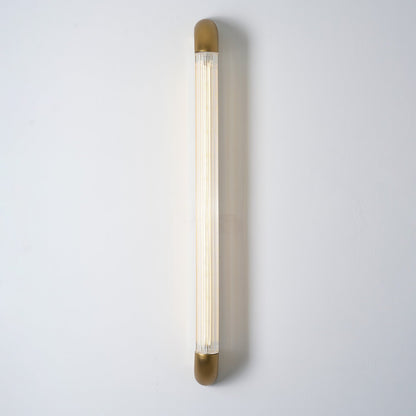 Wandlamp met Geribbelde Glazen Buis en Gebogen Roestvrijstalen Accenten | Moderne Verlichting met Geïntegreerde LED