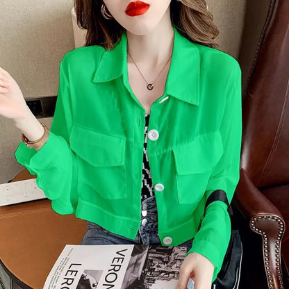 Vrouwelijke Zomerblouse met Zakken en Korte Mouwen