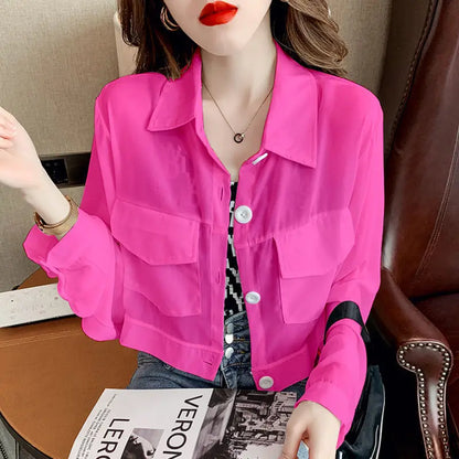 Vrouwelijke Zomerblouse met Zakken en Korte Mouwen