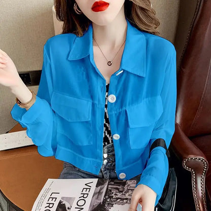 Vrouwelijke Zomerblouse met Zakken en Korte Mouwen