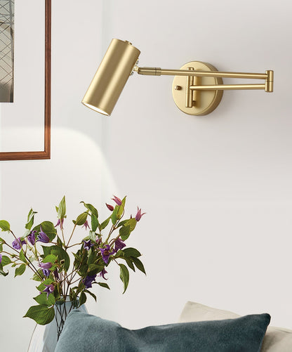 Verstelbare LED Wandlamp van Messing of Zwart Metaal met Draaibare Arm en Cilindrische Spot voor Slaapkamer en Badkamer