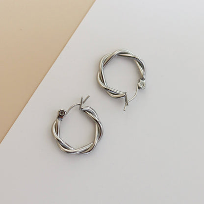 Kleine Oorringen Elegante Twist Design Zilver