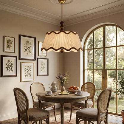 Plafondlamp met Geplooide Kap en Houten Kralen – Vintage Cottage Stijl voor Warm Sfeervol Licht