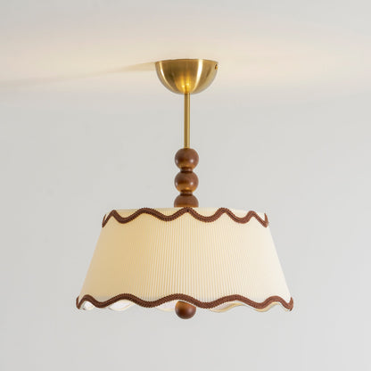 Plafondlamp met Geplooide Kap en Houten Kralen – Vintage Cottage Stijl voor Warm Sfeervol Licht