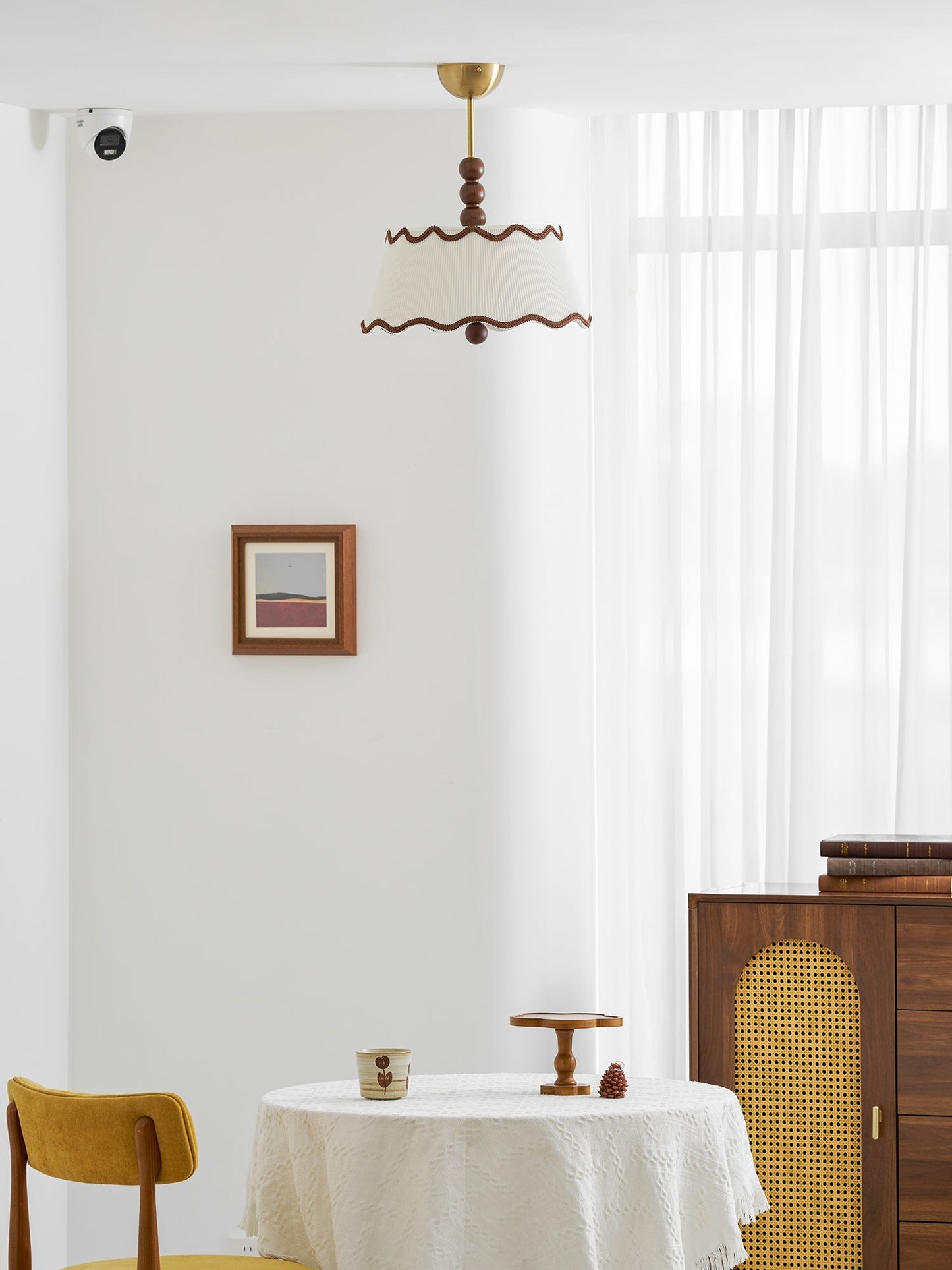 Plafondlamp met Geplooide Kap en Houten Kralen – Vintage Cottage Stijl voor Warm Sfeervol Licht