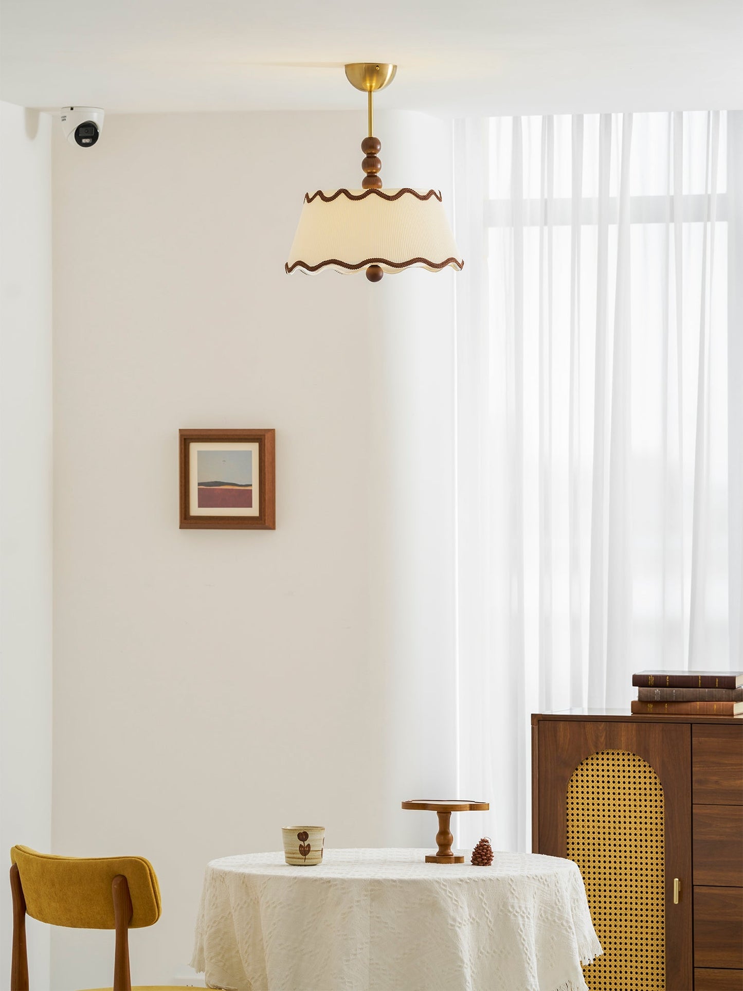 Plafondlamp met Geplooide Kap en Houten Kralen – Vintage Cottage Stijl voor Warm Sfeervol Licht