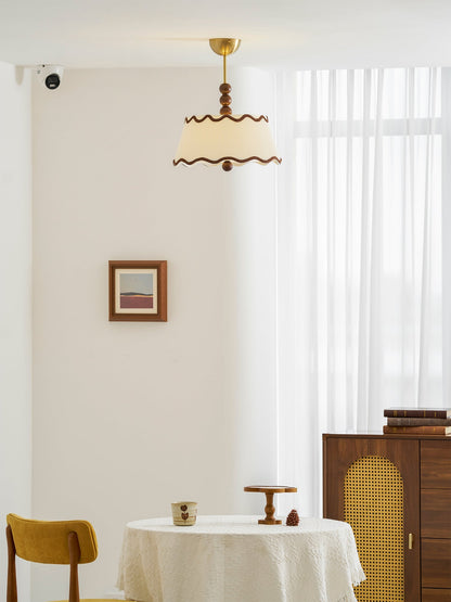 Plafondlamp met Geplooide Kap en Houten Kralen – Vintage Cottage Stijl voor Warm Sfeervol Licht