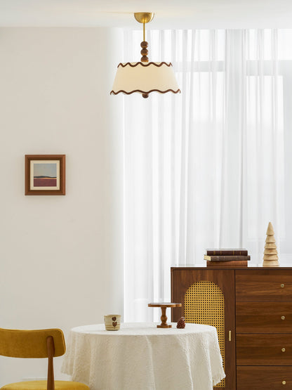 Plafondlamp met Geplooide Kap en Houten Kralen – Vintage Cottage Stijl voor Warm Sfeervol Licht