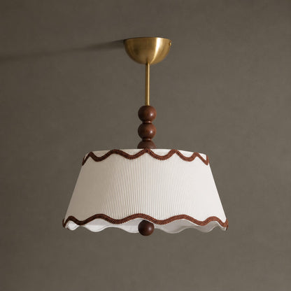 Plafondlamp met Geplooide Kap en Houten Kralen – Vintage Cottage Stijl voor Warm Sfeervol Licht