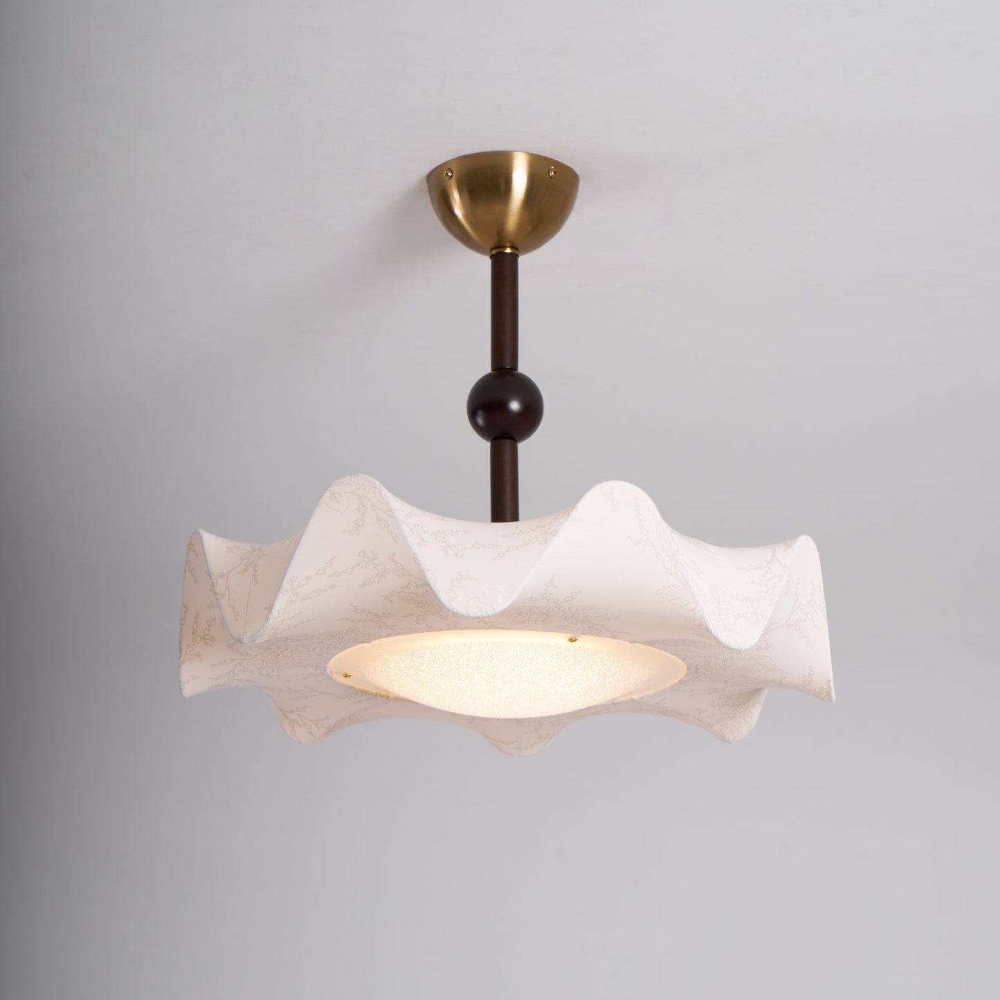 Plafondlamp met Bloemblaadjesontwerp – Walnoot & Goud – Geïntegreerde LED – Ø50cm × H44cm