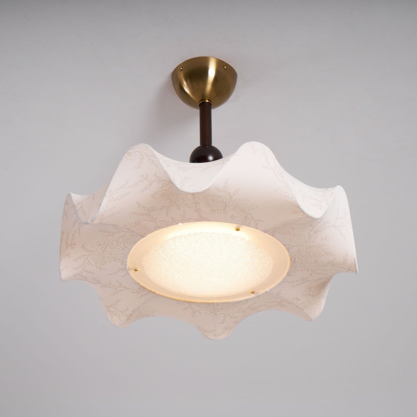Plafondlamp met Bloemblaadjesontwerp – Walnoot & Goud – Geïntegreerde LED – Ø50cm × H44cm
