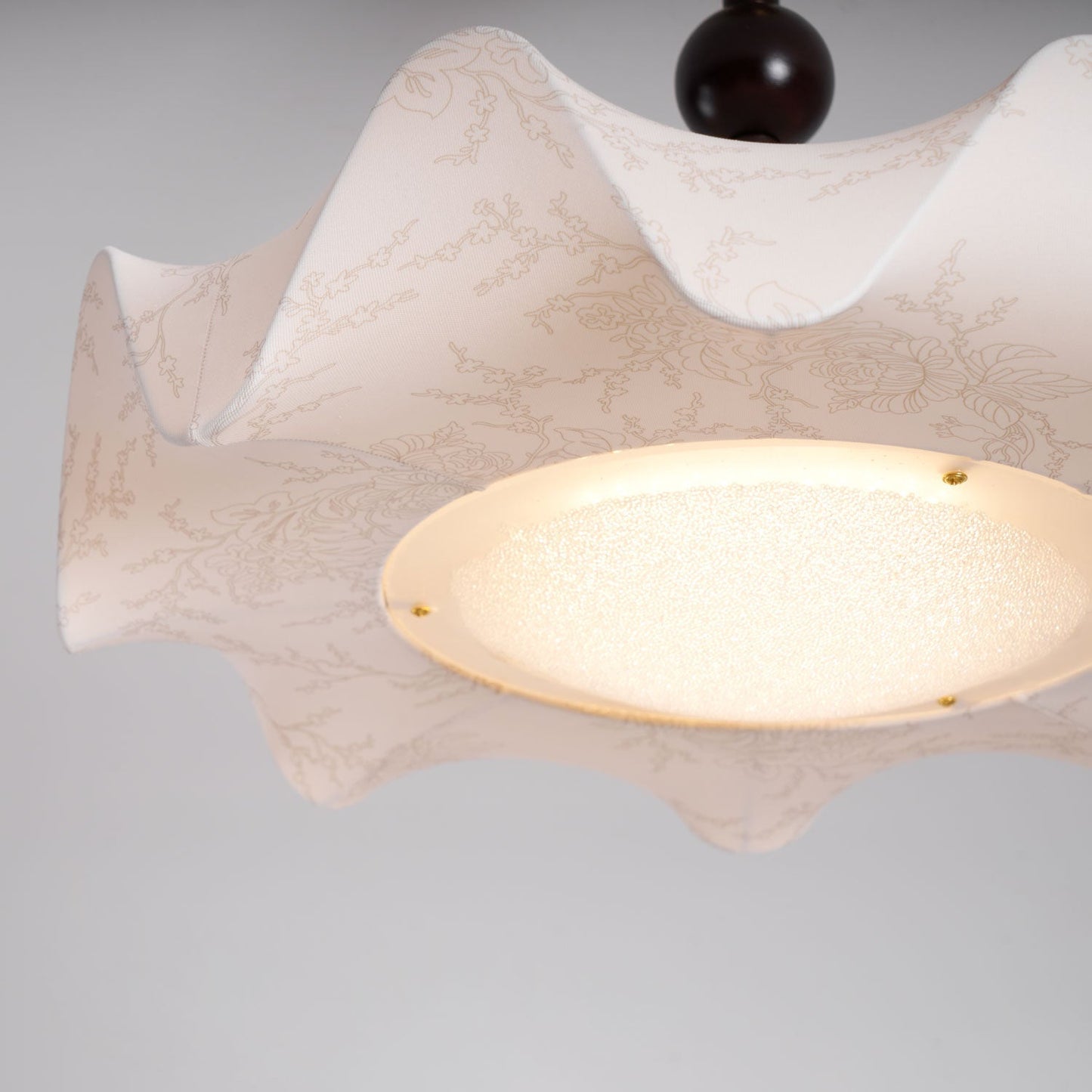 Plafondlamp met Bloemblaadjesontwerp – Walnoot & Goud – Geïntegreerde LED – Ø50cm × H44cm