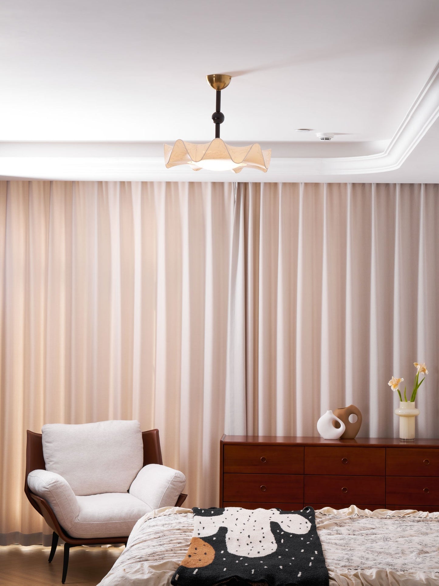 Plafondlamp met Bloemblaadjesontwerp – Walnoot & Goud – Geïntegreerde LED – Ø50cm × H44cm