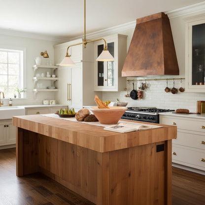 Luxe Design Hanglamp Met Witte Glazen Kappen Voor Eettafel En Keukeneiland In Messing Afwerking