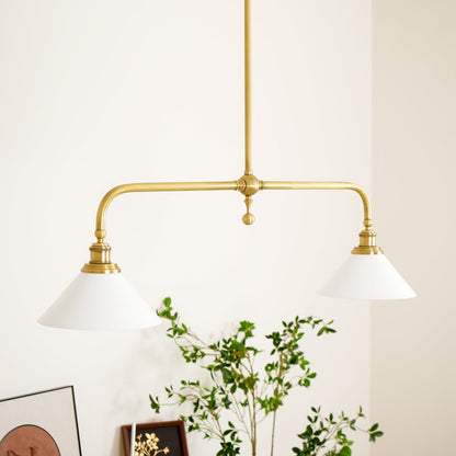 Luxe Design Hanglamp Met Witte Glazen Kappen Voor Eettafel En Keukeneiland In Messing Afwerking