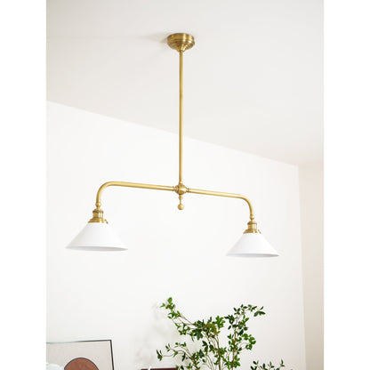 Luxe Design Hanglamp Met Witte Glazen Kappen Voor Eettafel En Keukeneiland In Messing Afwerking