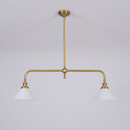 Luxe Design Hanglamp Met Witte Glazen Kappen Voor Eettafel En Keukeneiland In Messing Afwerking