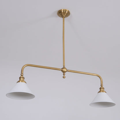 Luxe Design Hanglamp Met Witte Glazen Kappen Voor Eettafel En Keukeneiland In Messing Afwerking