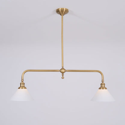 Luxe Design Hanglamp Met Witte Glazen Kappen Voor Eettafel En Keukeneiland In Messing Afwerking