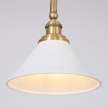 Luxe Design Hanglamp Met Witte Glazen Kappen Voor Eettafel En Keukeneiland In Messing Afwerking