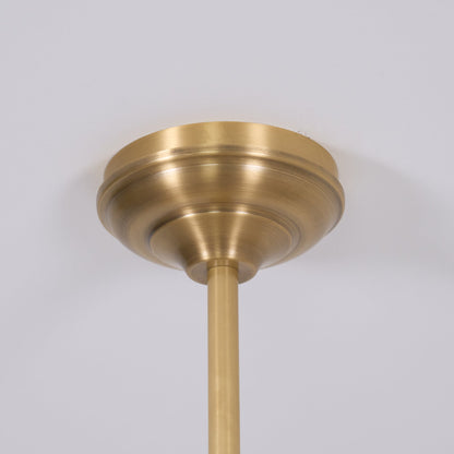 Luxe Design Hanglamp Met Witte Glazen Kappen Voor Eettafel En Keukeneiland In Messing Afwerking
