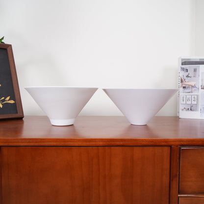 Luxe Design Hanglamp Met Witte Glazen Kappen Voor Eettafel En Keukeneiland In Messing Afwerking