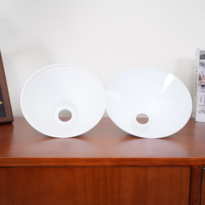 Luxe Design Hanglamp Met Witte Glazen Kappen Voor Eettafel En Keukeneiland In Messing Afwerking