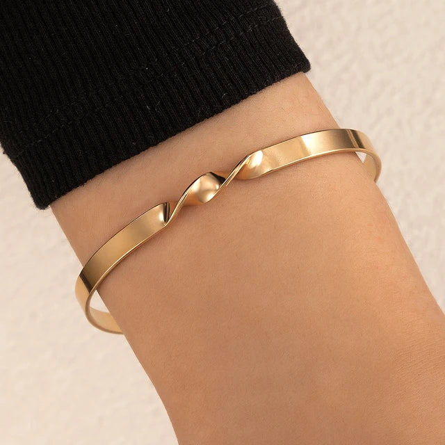 Goudkleurige Dames Armband met Kruis Verstelbaar