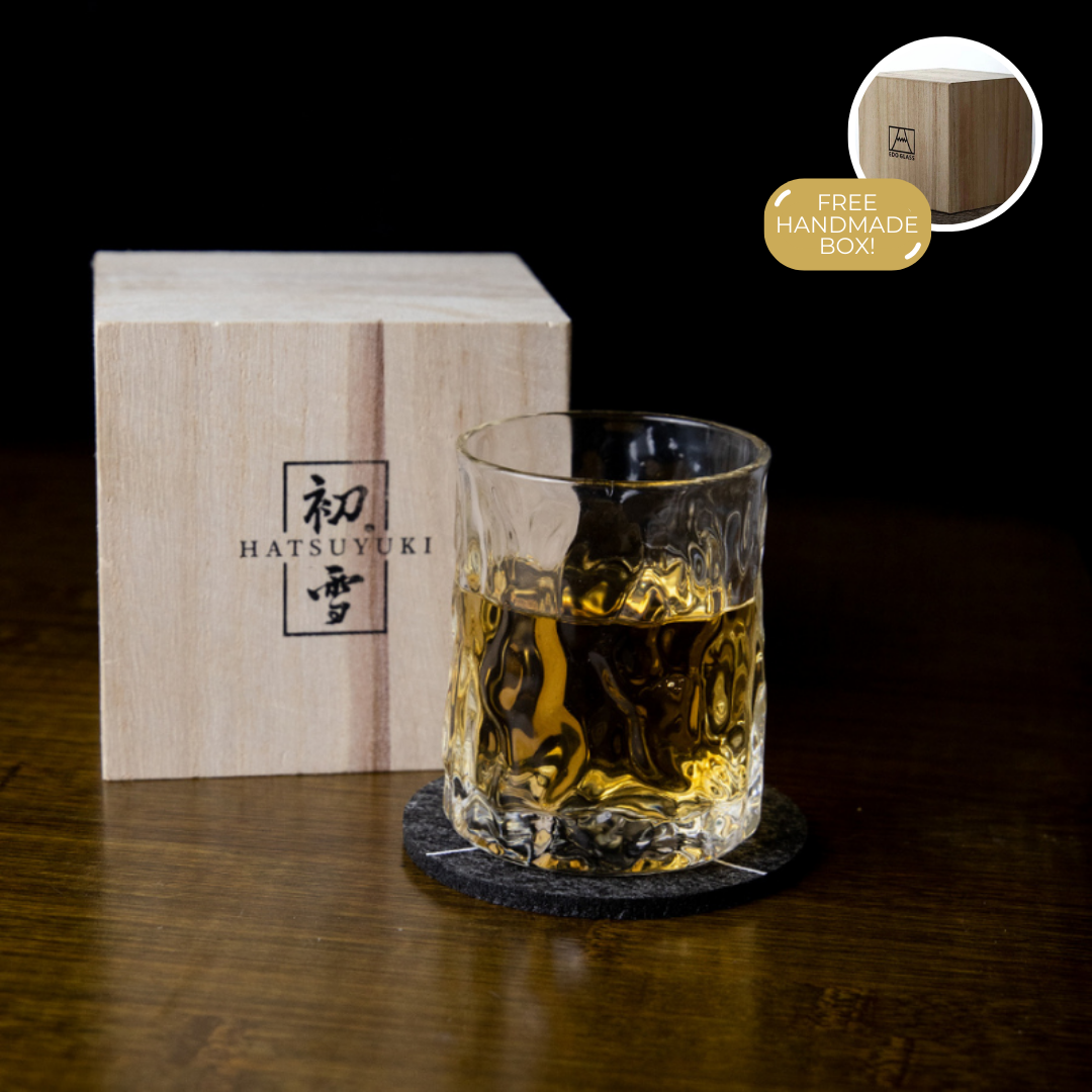 Handgemaakt Whiskeyglas met Golvend Reliëf 210ml Hittebestendig Glas voor Whisky Cocktails Spirits Premium Drinkglas Japans Design Zeegolf Patroon Cadeau Whiskyliefhebber Houten Verpakking
