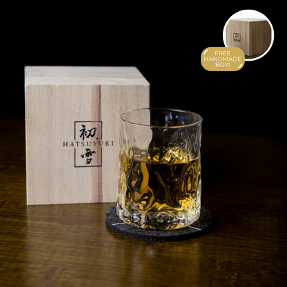 Handgemaakt Whiskeyglas met Golvend Reliëf 210ml Hittebestendig Glas voor Whisky Cocktails Spirits Premium Drinkglas Japans Design Zeegolf Patroon Cadeau Whiskyliefhebber Houten Verpakking