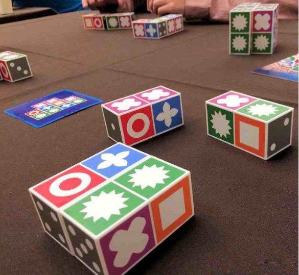 Houten Kleurenpuzzel voor Kinderen – Educatief Hersenspel met 20 Blokken en 60 Kaarten – Ontwikkel Hand-Oog Coördinatie, Logisch Denken en Patroonherkenning