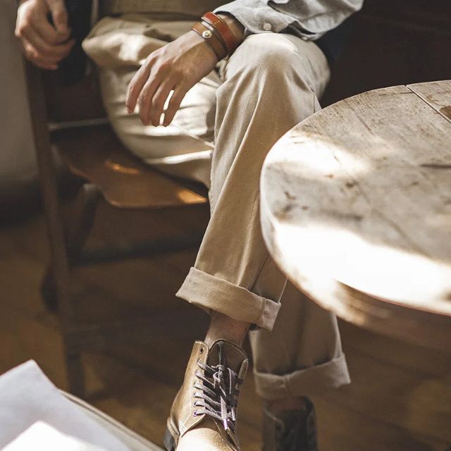 Chino Broek Met Plooide Voorkant en Klassieke Stijl