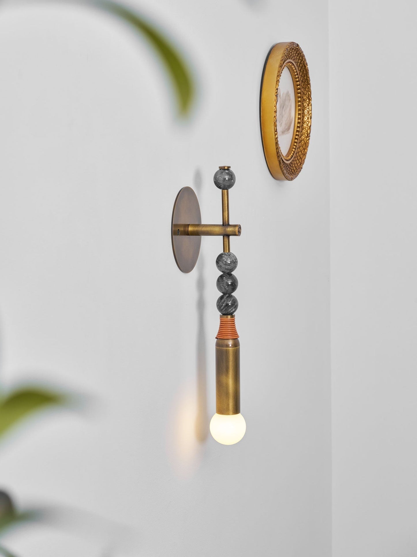 Toam Wandlamp Marmer Messing – Persepolis Geïnspireerd Design met Antique Brass Afwerking 18.9 en 27.6 inch