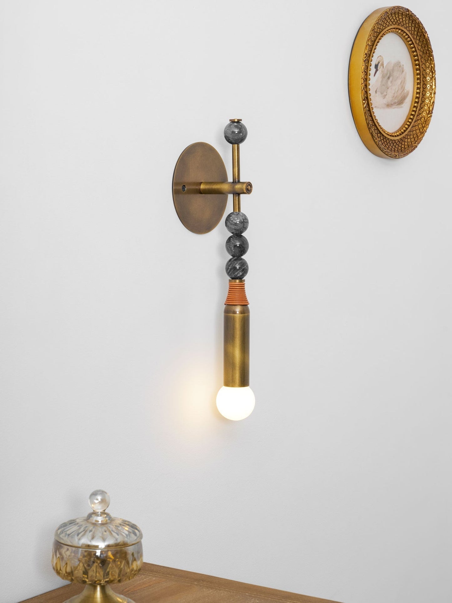Toam Wandlamp Marmer Messing – Persepolis Geïnspireerd Design met Antique Brass Afwerking 18.9 en 27.6 inch