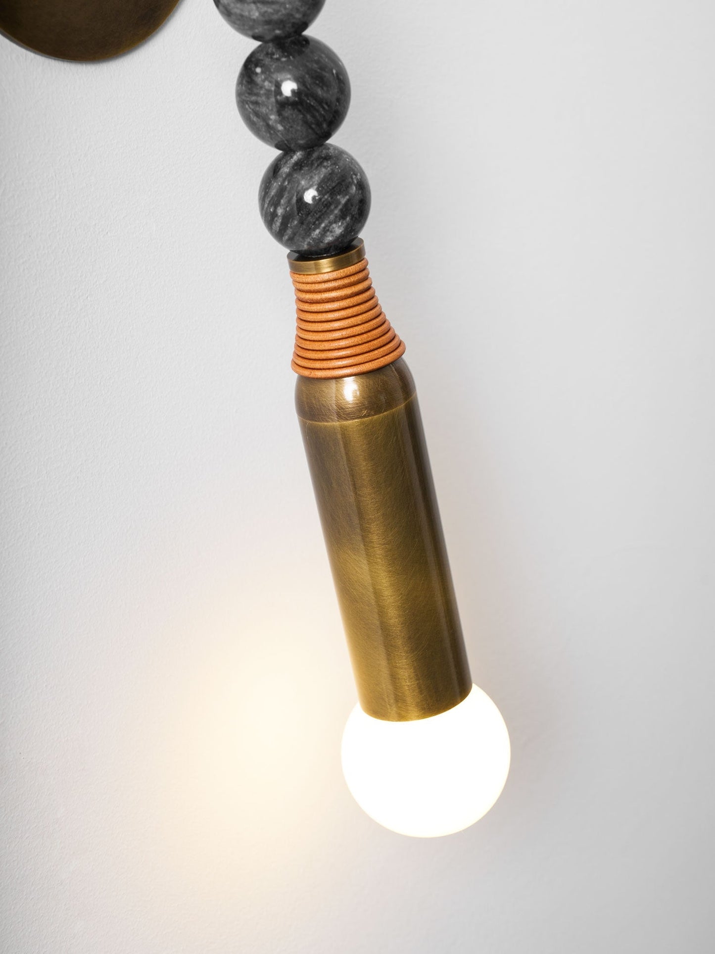 Toam Wandlamp Marmer Messing – Persepolis Geïnspireerd Design met Antique Brass Afwerking 18.9 en 27.6 inch