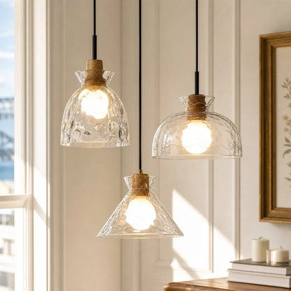 Glazen Hanglamp met Geslepen Koepel en Houten Accenten – Rustieke Eethoekverlichting