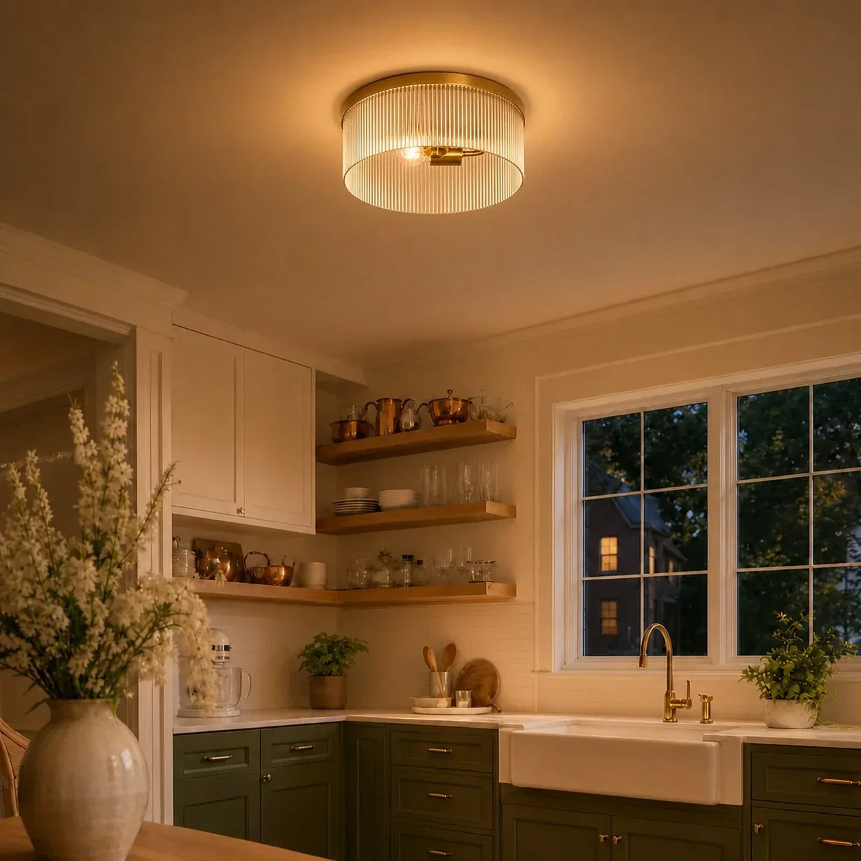 Ronde Plafondlamp met Geribbeld Glas en Landelijke Afwerking – Warm Sfeerlicht voor Lage Plafonds