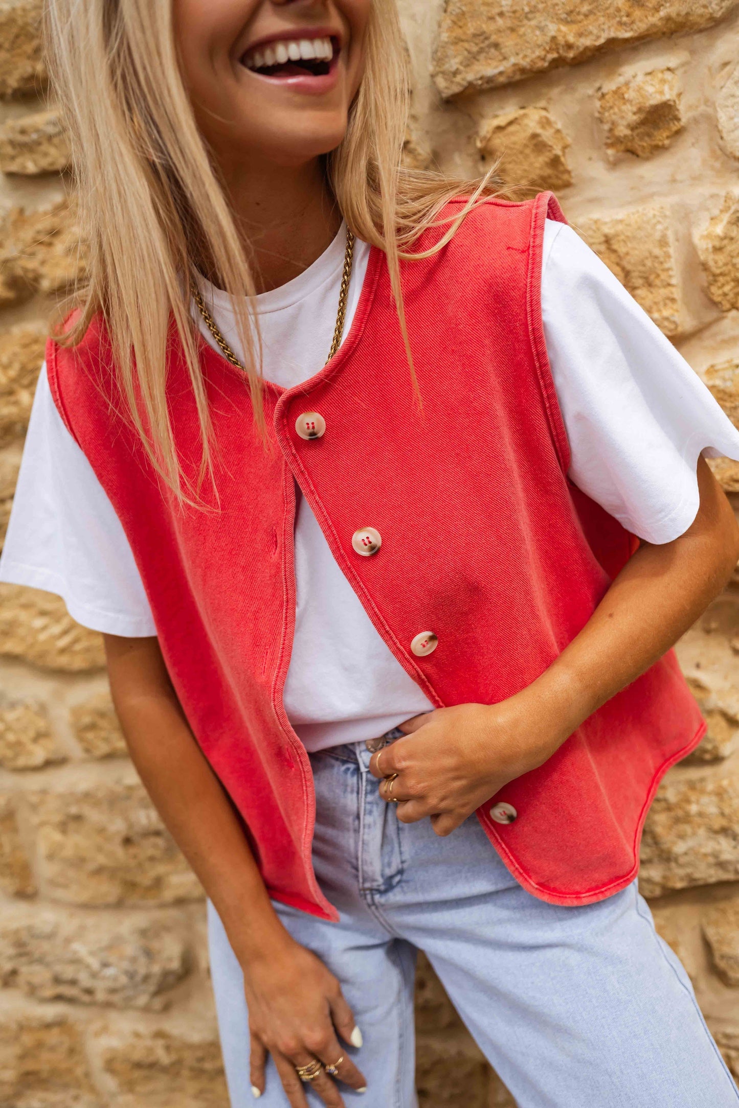 Rode Dames Gilet Met Knopen Luchtig en Stijlvol