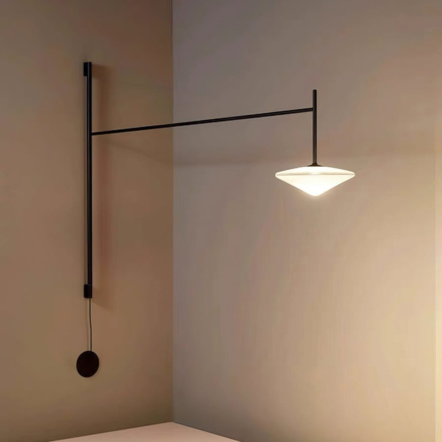 Verstelbare Wandlamp met Zwenkarm | Mondgeblazen Glazen Kap | Stekkermodel