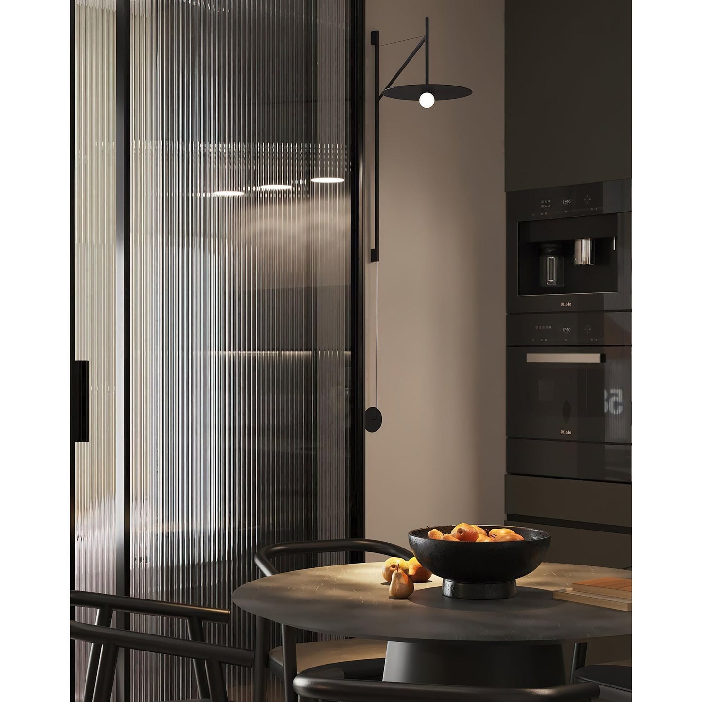 Verstelbare Wandlamp met Zwenkarm | Mondgeblazen Glazen Kap | Stekkermodel