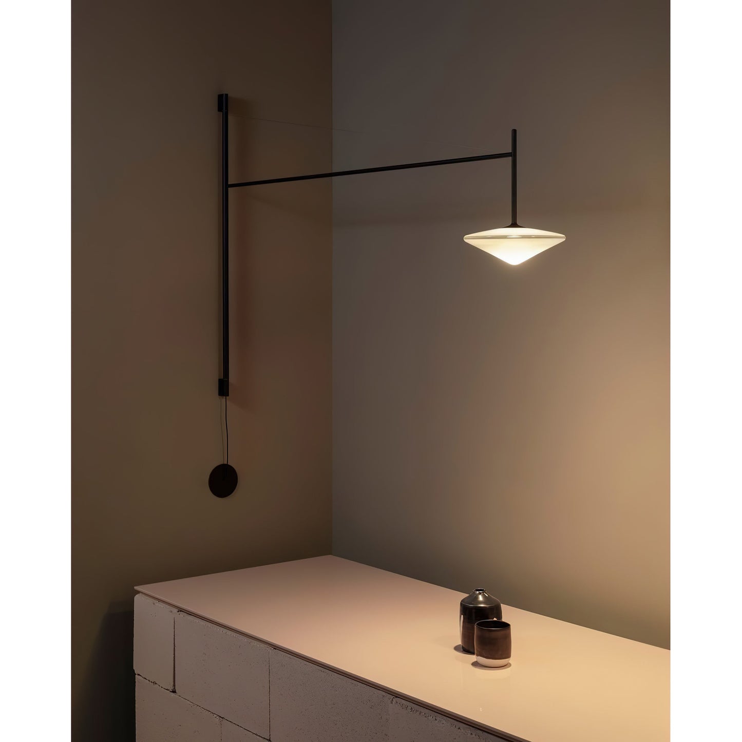 Verstelbare Wandlamp met Zwenkarm | Mondgeblazen Glazen Kap | Stekkermodel