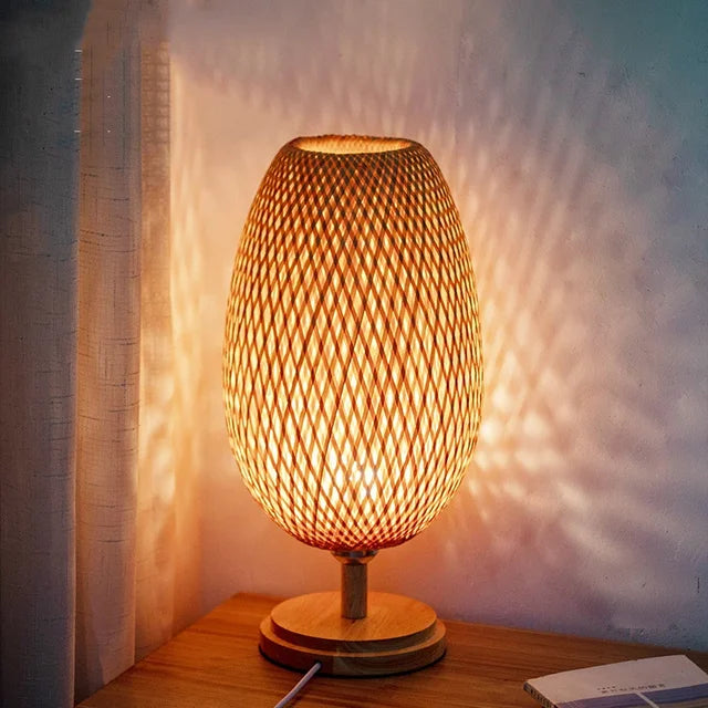 Rustieke Bamboe Tafellamp met Handgemaakte Houten Voet – Vintage Sfeerverlichting voor Woonkamer, Slaapkamer en Bureau