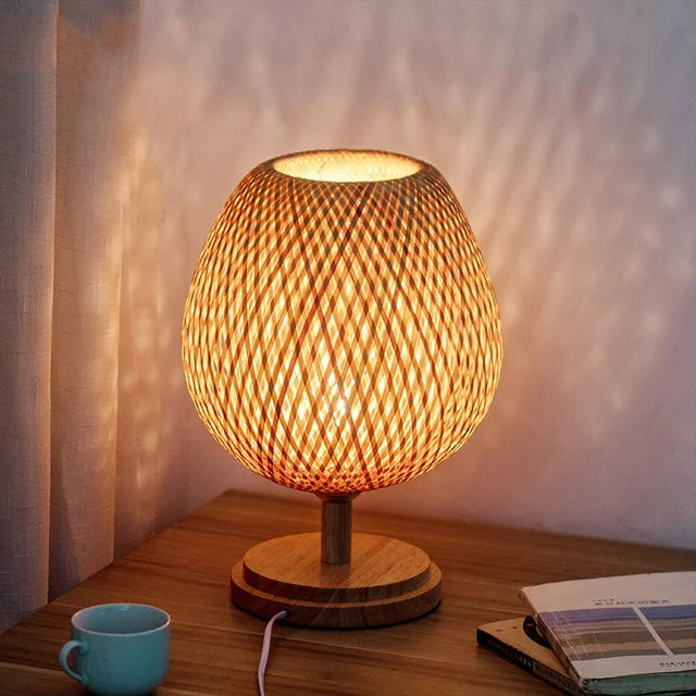 Rustieke Bamboe Tafellamp met Handgemaakte Houten Voet – Vintage Sfeerverlichting voor Woonkamer, Slaapkamer en Bureau