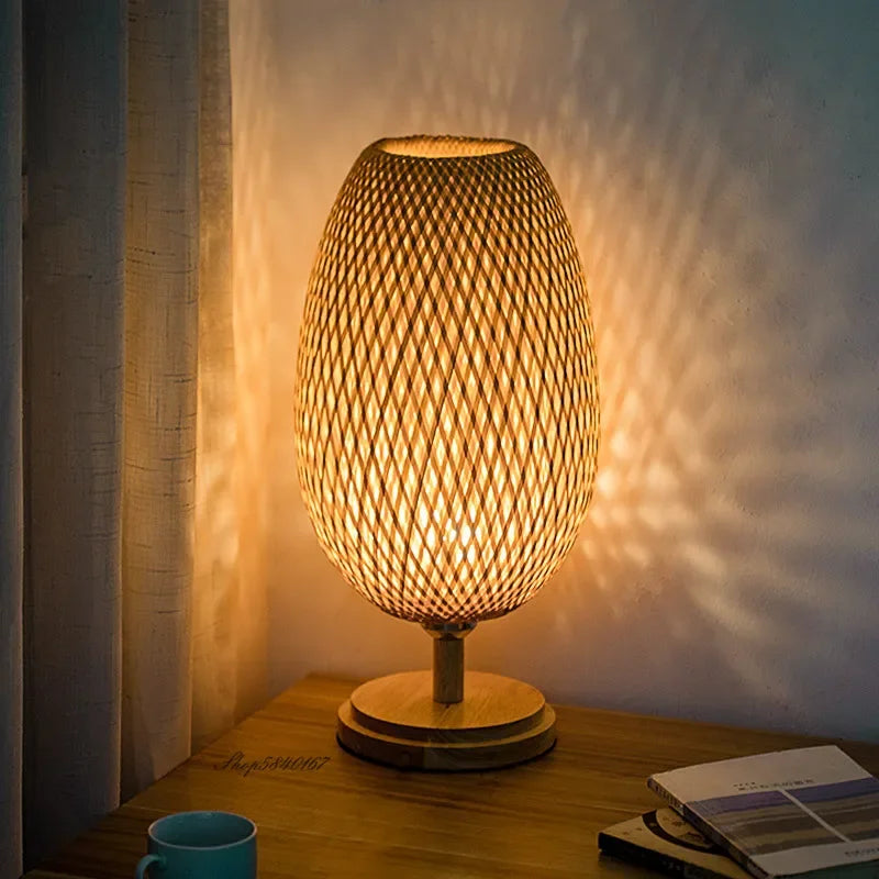 Rustieke Bamboe Tafellamp met Handgemaakte Houten Voet – Vintage Sfeerverlichting voor Woonkamer, Slaapkamer en Bureau