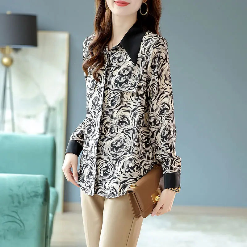 Vrouwelijke Blouse met Plooien en Chiffon Stof